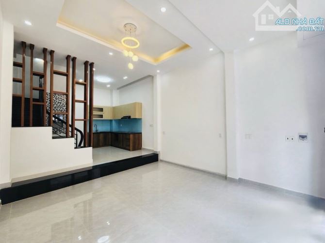 Bán nhà HẺM XE TẢI NÉ NHAU Sư Vạn Hạnh Q.10, 4 tầng, sổ đẹp, nhỉnh 6 tỷ