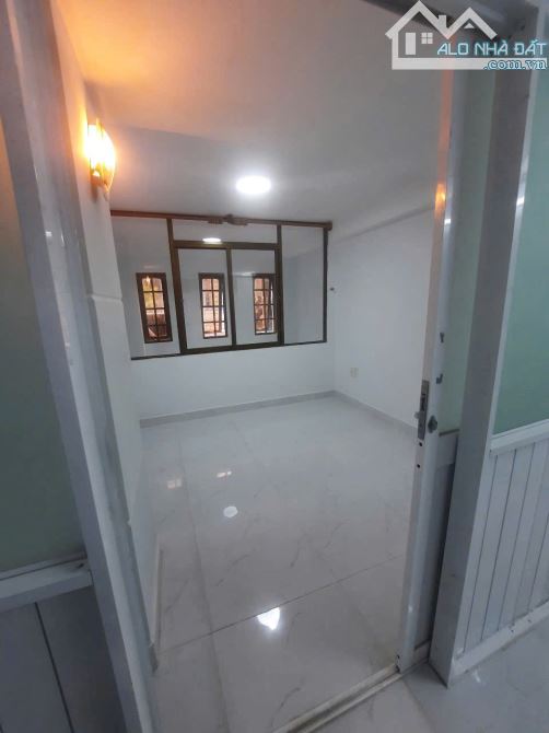 Bán nhà 4 tầng đường Nguyễn Tiểu La Quận 10 dt( 3 x 8.5m) giá 5 tỷ 150 triệu