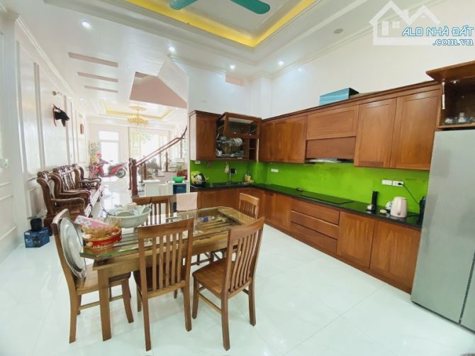 Cần tiền bán nhanh căn nhà LK Louis Đại Mỗ 100m 5T MT 5M hoàn thiền thang máy. Giá đầu tư.