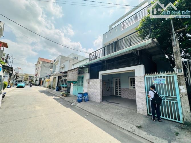Bán nhà  250m kề chợ Hóc Môn, 10x26m, hơn 6 tỷ