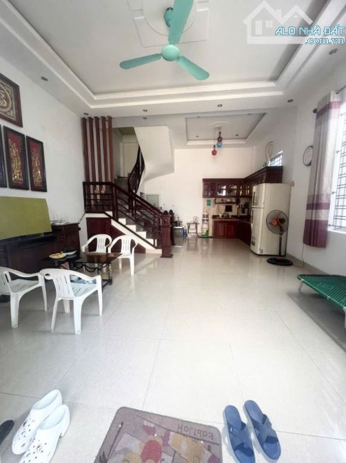 Bán nhà mặt ngõ đường Trần Huy Liệu