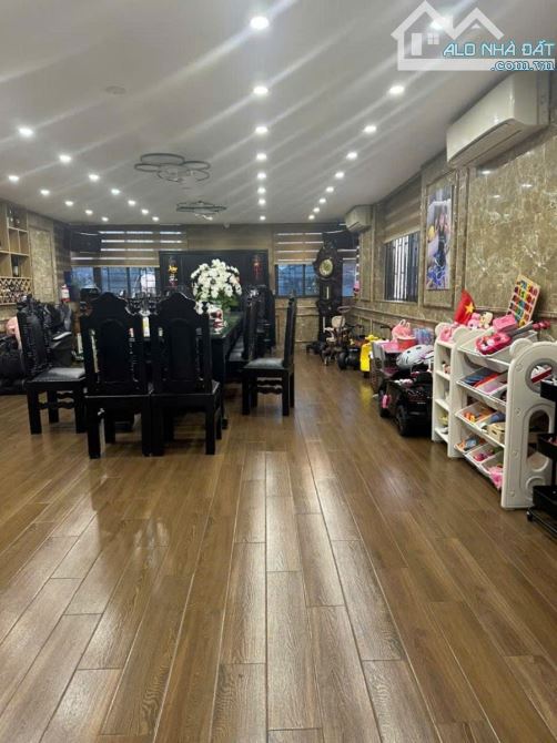 Nhà mới cứng mặt phố Khâm Thiên, Đống Đa, 83m2*7T, MT 6m, thang máy, 2 mặt ngõ, 10m ra phố