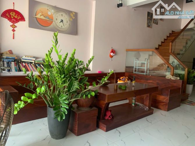 BÁN NHÀ 3 TẦNG, 90M2, FULL NỘI THẤT, SẴN Ở LUÔN