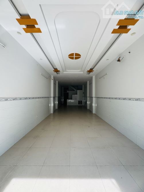 MẶT TIỀN KÊNH TÂN HOÁ Q.TÂN PHÚ GIÁP Q.11 TÂN BÌNH -90M2-4 TẦNG BTCT-VỈA HÈ 7M