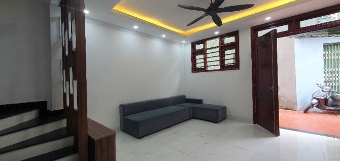 NHÀ ĐẸP GIA THỤY NGUYỄN VĂN CỪ 4 THOÁNG - NGÕ RỘNG - 7.6 TỶ