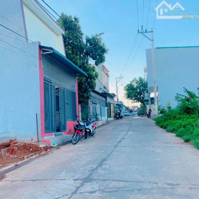 Góc 2 mặt tiền 8,4x20 nở hậu trung tâm BMT đường Đinh Công Tráng