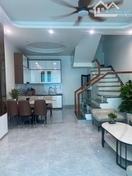 BÁN CĂN NHÀ 3 Tầng ĐẸP GIÁ RẺ Ngõ Phố Tống Duy Tân TP HẢI DƯƠNG Cũ- Tp Hải Phòng Mới