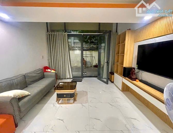 Bán căn shophouse 1 trệt 1 lửng thuộc chung cư CT3 VCN Phước Hải, Nha Trang. 3,7 tỷ