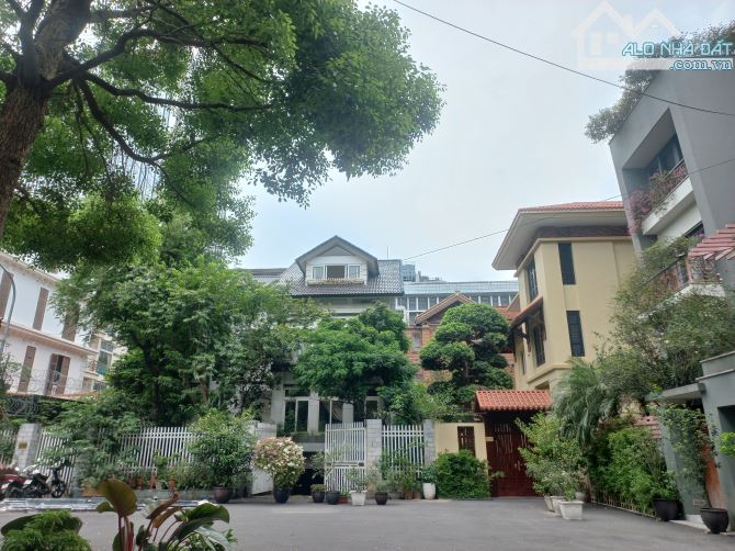 BIỆT THỰ LÔ GÓC KĐT MỸ ĐÌNH- 2 MẶT TIỀN - 150M - MỚI TINH - Ở NGAY - CHỈ 42.5 TỶ