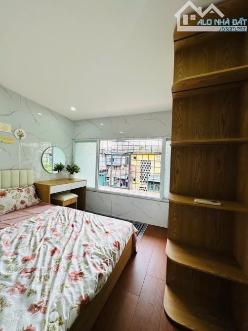 Căn hộ tập thể ở phố Bạch Mai, Minh Khai 2 ngủ giá 2,28 tỷ