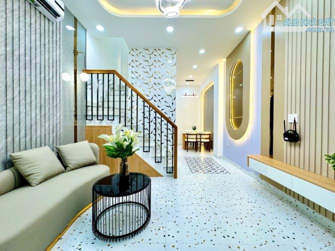 NHÀ XINH VUÔNG VỨC HẺM 3M SÁT MT HUỲNH VĂN BÁNH - PN - 3 TẦNG - 2PN - 27M2 - NHỈNH 5 TỶ