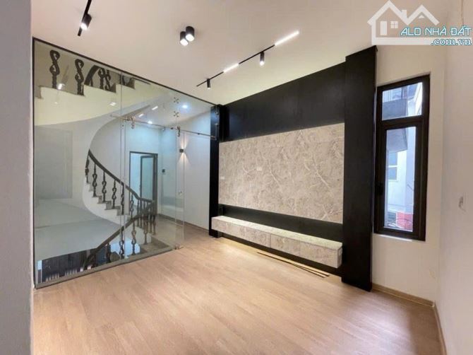 có 102, bán nhà Cổ Nhuế, 48m2, mặt tiền 4.5, mặt ngõ kinh doanh, QH ổn định