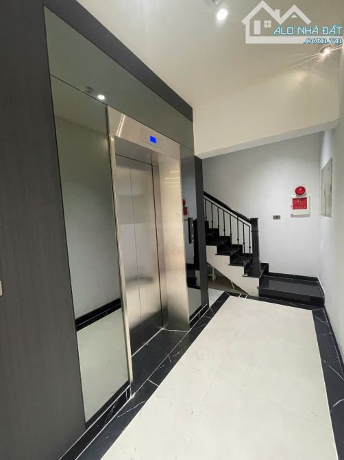 Bán nhà Trần Hưng Đạo, 100m2, 8 tầng thang máy, mặt tiền 4.3m, 62.5 tỷ, nhà xịn đẹp, ô tô