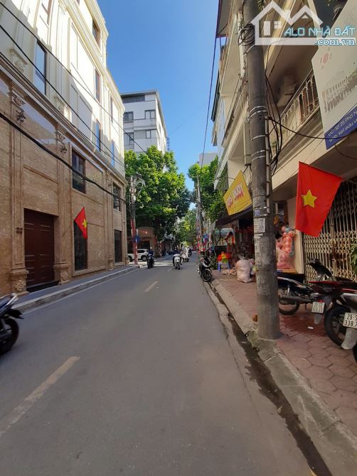 ( 16 TỶ ) BÁN NHÀ PHÂN LÔ – Ô TÔ VÀO NHÀ– NGÕ 106 HOÀNG QUỐC VIỆT– NGÕ OTO TRÁNH – 43,4M2