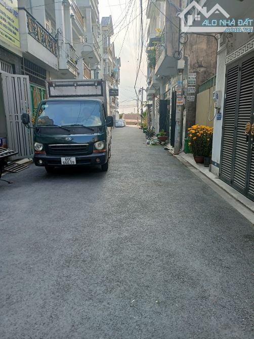 Lô đất 6x12m, 2 mặt hẻm 8m đường Hương Lộ 80B, giá 4.7 tỷ