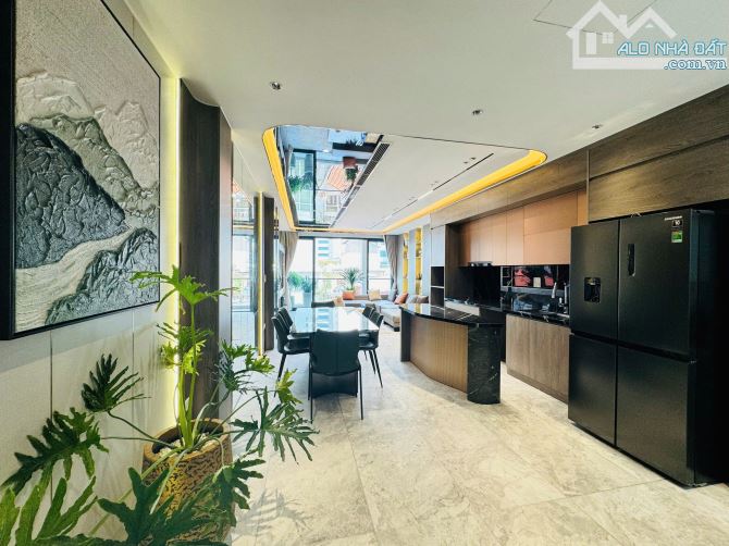 Giảm giá 1 tỷ, bán nhà Nguyễn Văn Cừ, 7 tầng thang máy, 60m2, mt 4.6, về ở ngay, 16.8 tỷ