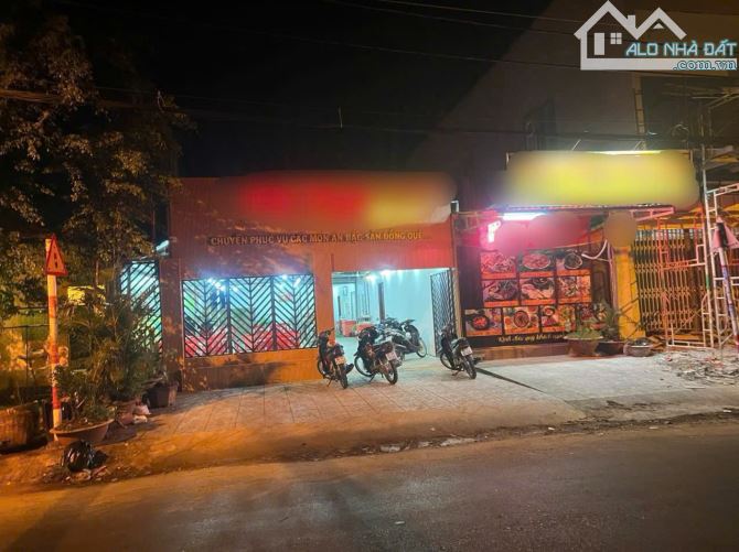 Cần tiền lắm mới bán căn nhà Mặt tiền – ĐANG KINH DOANH QUÁN NHẬU Sầm uất gần ngã 3 TX Trả