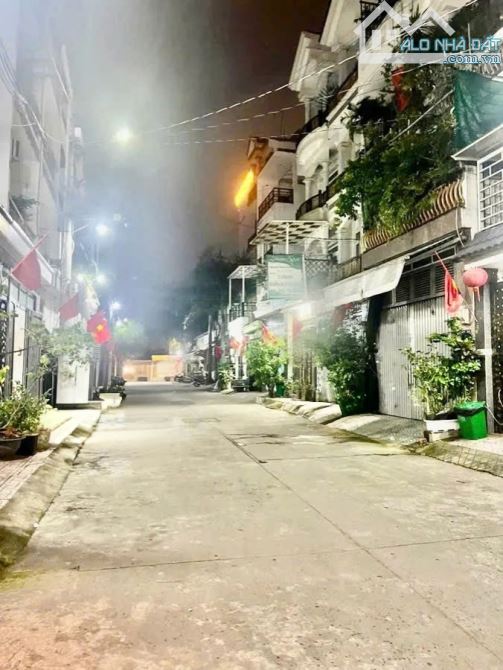 BÁN NHÀ HẺM 8M TRƯƠNG THỊ HOA,5 TẦNG, 55M2, GIÁ 7,5(TL)