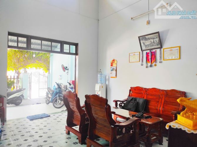 💥 Sát mặt tiền, ngay Đại học NGOẠI NGỮ, ĐH KIẾN TRÚC - DT 100m2, chỉ hơn 4 tỷ