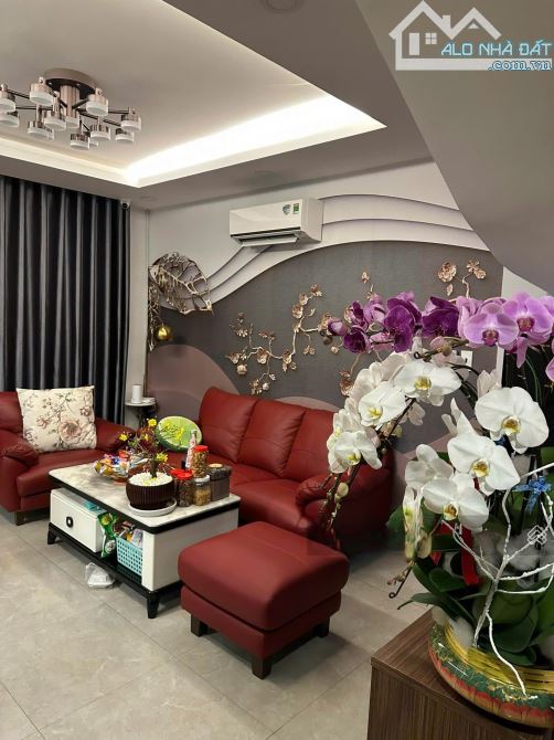 Bán biệt thự ngang 7m đường Nguyễn Minh Hoàng, P12, Tân Bình, giá 23.5 tỷ TL
