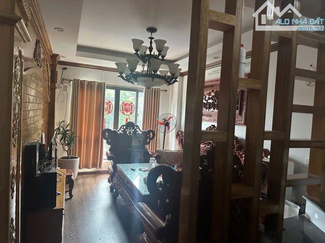 Chủ cần bán gấp nhà Ngọc Hồi,Thanh Trì, 55 m², 5 tầng, giá 5,9 tỷ, ô tô kinh doanh. LH @38