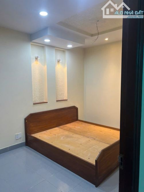 Bán nhà Mặt Tiền Phan Tây Hồ, Phường 7, Quận Phú Nhuận - DT 4.7x18m, CN 105m2, Giá 23.5 Tỷ
