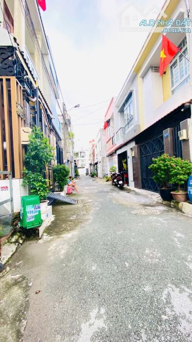 Bán nhà cấp 4,ngay ngã tư Bình Triệu,cạnh coop mart,đại học luật,90m2 giá 7,4 tỷ
