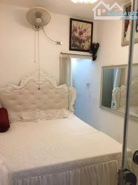 Em Bán nhà 3 tầng Vũ Thạnh, quận Đống Đa, HN giá 2 tỷ...