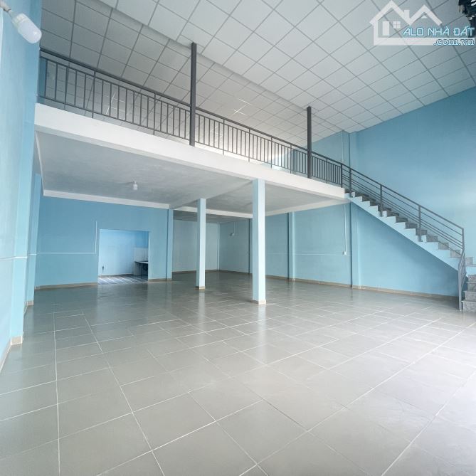 Kho xưởng cho thuê hẻm tải trệt gác lửng 250m2