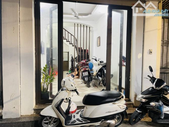 NHÀ HOÀNG HOA THÁM DT 35M, 5T, 13 TỶ.