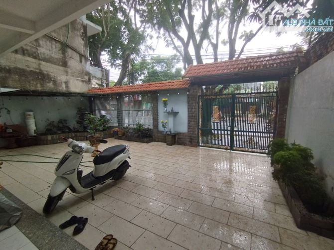 Bán nhà 2 mặt tiền 10 x 30 đường Huỳnh Văn Nghệ giá 26 tỷ bao đẹp