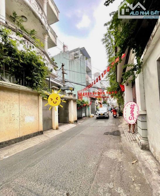 HIẾM NGANG LỚN (7 x 15) 3Tầng (7P ngủ) hẻm Xe Tải thông, gần MẶT TIỀN đường Lê Quang Định
