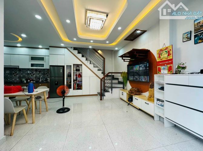 ĐỊNH CƯ Bán Nhà Đẹp 2 Tầng Xe Hơi Tránh Trần Quang Diệu, 38m2, 6.2 Tỷ