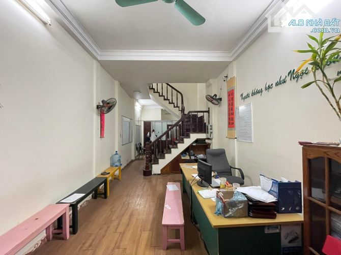 Chiến Thắng Văn Quán, nhà dân xây kiên cố, ô tô đỗ cửa, 1 nhà ra phố, 36m2, 10.4 tỷ