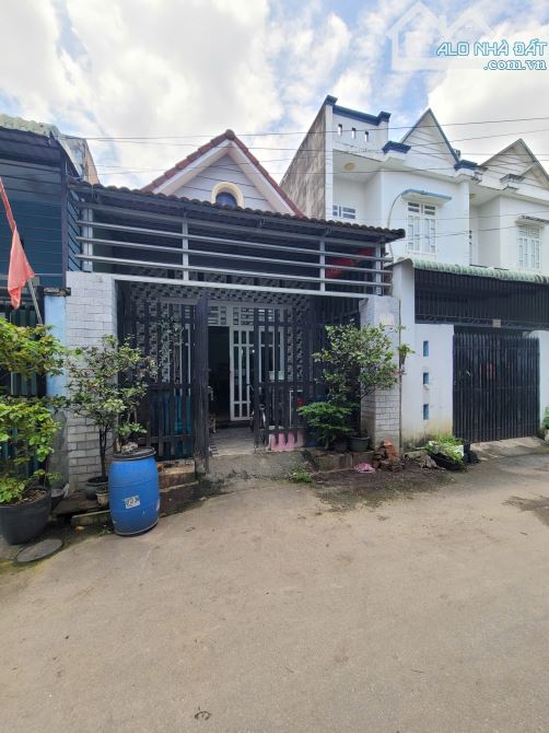 Bán nhà cấp 4 gác lửng gần đường An Phú 20 p.An Phú Tp.Thuận An chỉ 2ty650 TL M7576