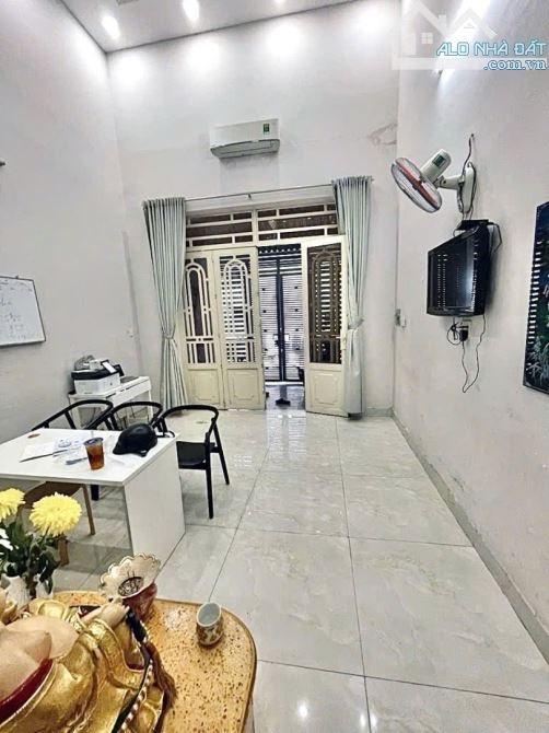 Bán nhà Hương Viên 30m2 nhà đẹp nội thất xịn vài bước ra ô tô gần hồ 8.3 tỷ