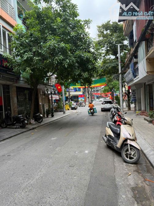 Mặt phố Ngũ Xã cực đẹp, hiếm bán 95m2, 3 tầng, mt 4.5m, 35 tỷ kinh doanh gần hồ Trúc Bạch