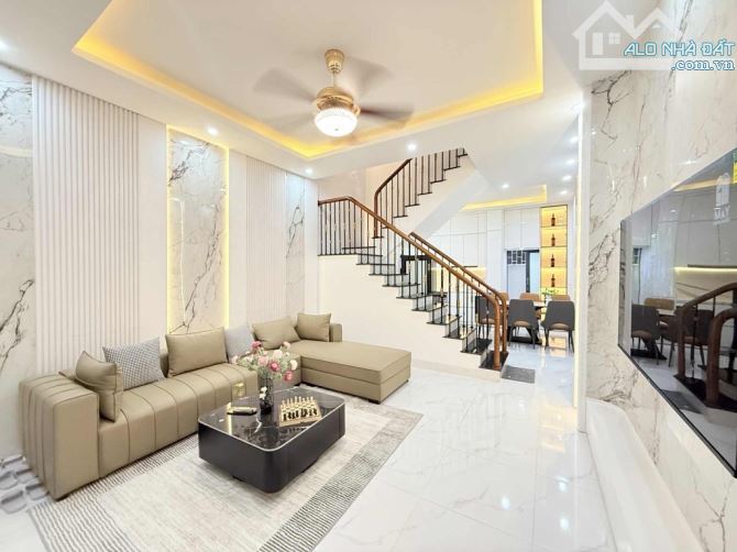 Bán nhà  Thịnh Hào Đống Đa - dân xây 48m2 - 7 tầng - sát Văn Miếu nhỉnh 11 tỷ