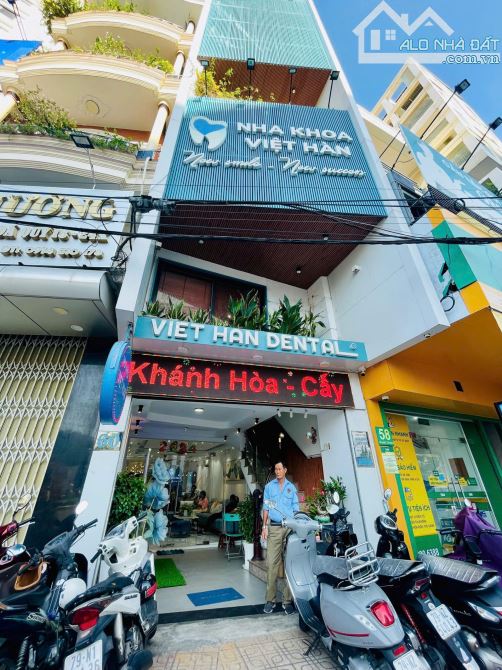 NHÀ 2 MẶT TIỀN VÒNG XOAY QUANG TRUNG / NHA TRANG 220tr/m2