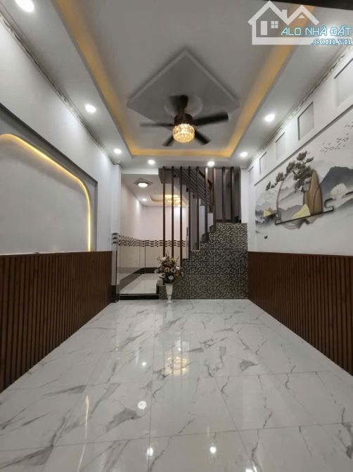 Bán nhà 2 lầu đúc, Cao Xuân Dục P12-Q8, gần cầu Chà Và