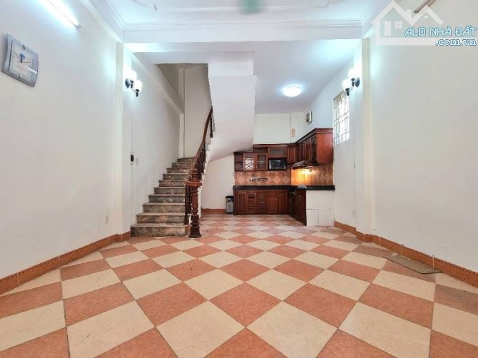 Bán nhà Tự Khoát - Ngũ Hiệp, 33m2 x 5 tầng, 4 ngủ, đầy đủ công năng, gần chợ