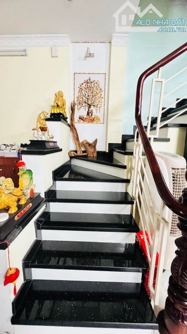 Bán nhà Quận 10, 4 tầng, ngang nở hậu hơn 5.1m,chỉ 9.x tỷ