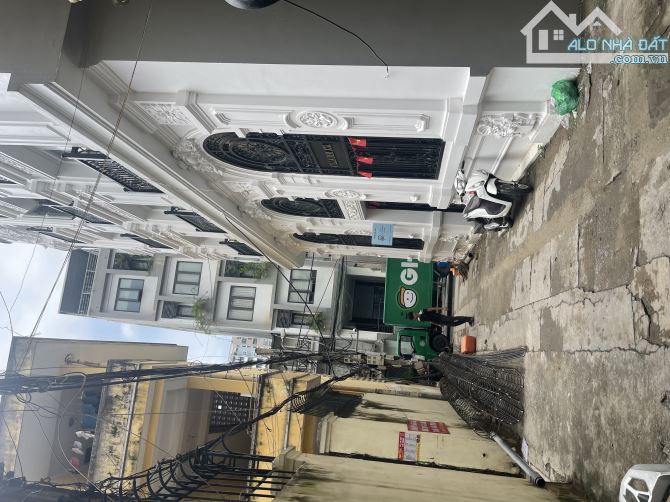 Nhà Cầu giấy 78,17m2, 4 tầng, MT 5m, ô tô đỗ, full nội thất