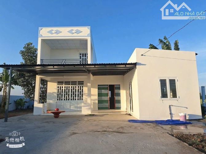 Nhà vườn Lạc Tấn Tân Trụ mới xây kiên cố đường ô tô tải
