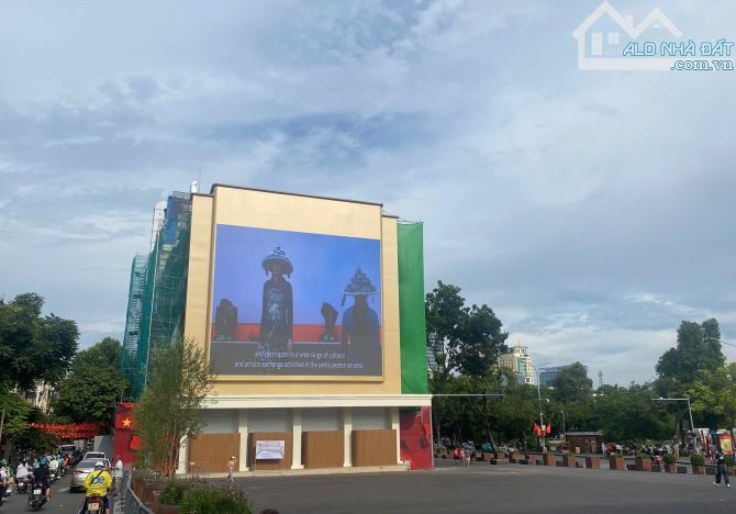 Cho thuê MP ĐINH TIÊN HOÀNG - Hàm Cá Mập cũ, đắc địa bậc nhất thành phố