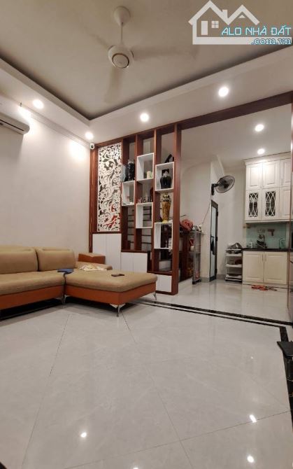 BÁN NHÀ PHÚC LỢI -MẶT TIỀN 4.5 M - 2 MẶT THOÁNG TRƯỚC SAU- 5 TẦNG