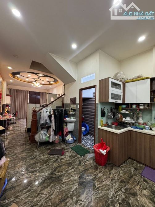 Nhà trung tâm Gò Vấp hẻm 6m 2 tầng sổ hồng chính chủ nhỉnh 5 tỷ