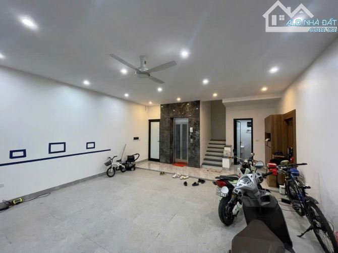 BÁN NHÀ MẶT PHỐ ĐÊ LA THÀNH 74M2 3 TẦNG MẶT TIỀN 5.4M GIÁ 37 TỶ