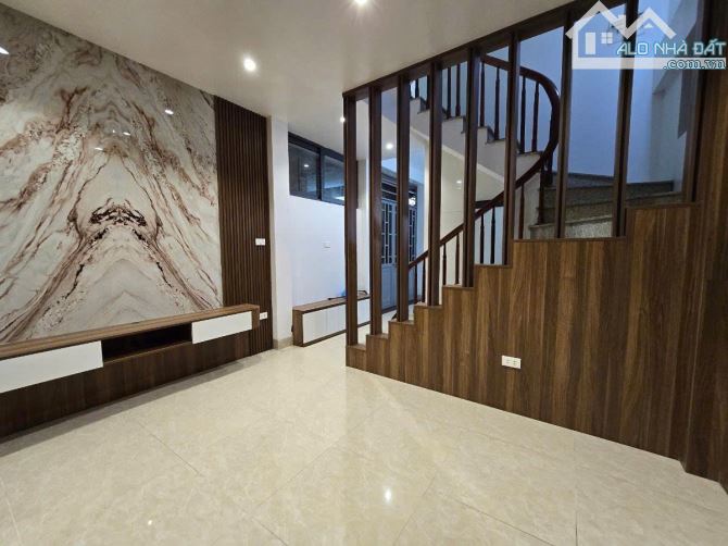 HIẾM NHÀ  TRƯỜNG CHINH - NGÕ THÔNG GẦN PHỐ - 31M 5 TẦNG CHỈ 7,7 TỶ