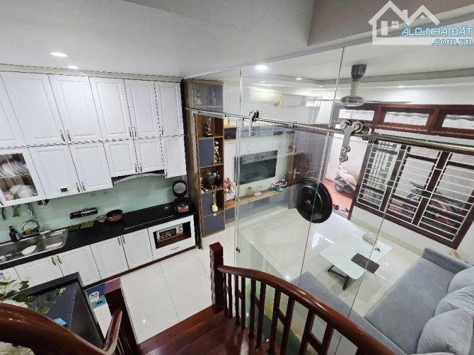 Bán nhà Hoa Lâm, Ô tô đỗ cổng, ngõ thông, nội thất đẹp-Chẵn 6 tỷ